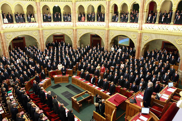 Orbán Viktor vezetésével megalakult az új kormány