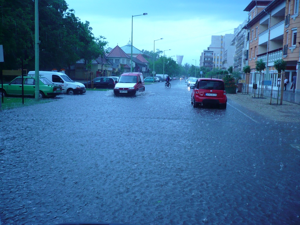 Orosháza belvárosa az esőzések idején