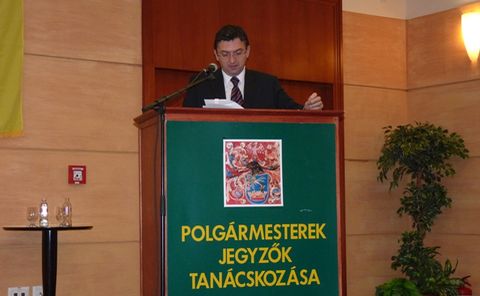 Domokos László ÁSZ elnök Siófokon tartott előadást a Somogy megyei polgármesterek és jegyzők tanácskozásán