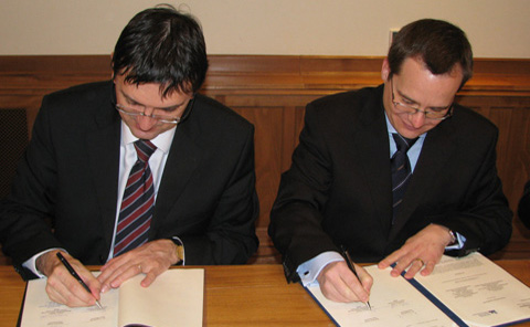 Domokos László, az Állami Számvevőszék elnöke aláírta az ÁSZ részéről az együttműködési megállapodást