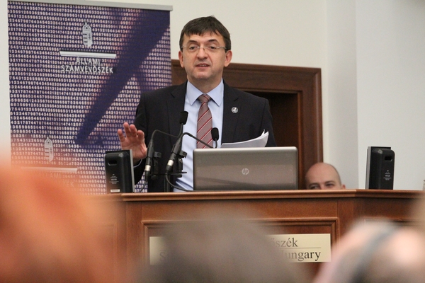 Domokos László előadása az ÁSZ nemzetközi korrupcióellenes konferenciáján