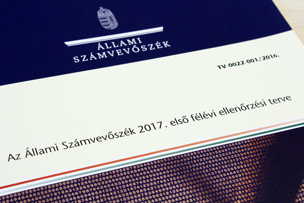 Domokos László átadta az ÁSZ 2017. első félévi ellenőrzési tervét 