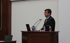 Domokos László előadást tartott a Költségvetési politika - gazdasági növekedés című szemináriumon